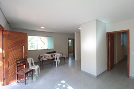 Sala de casa para alugar com 2 quartos, 74m² em Viena (Justinópolis), Ribeirão das Neves