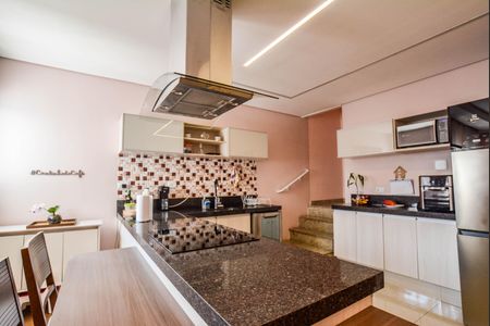Apartamento à venda com 140m², 2 quartos e 2 vagasCozinha