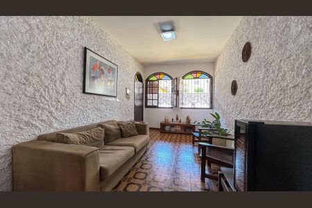 Casa à venda com 4 quartos, 244m² em Ouro Preto, Belo Horizonte