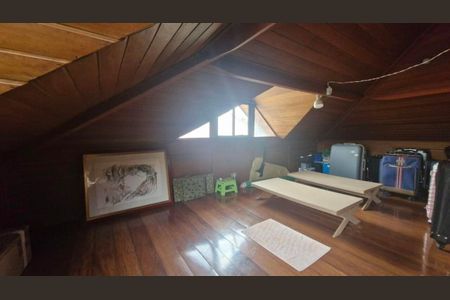 Casa de condomínio à venda com 290m², 4 quartos e 3 vagas