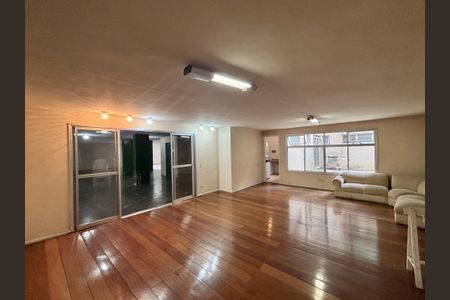 Apartamento à venda com 130m², 3 quartos e 2 vagas Apartamento à venda com 130m², 3 quartos e 2 vagasÁrea comum - salão de festas