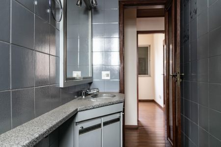 Apartamento para alugar com 300m², 4 quartos e 2 vagas Apartamento para alugar com 300m², 4 quartos e 2 vagasBanheiro Social