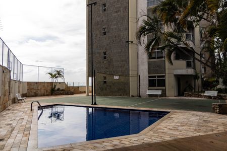 Apartamento para alugar com 300m², 4 quartos e 2 vagas Apartamento para alugar com 300m², 4 quartos e 2 vagasÁrea comum - Piscina