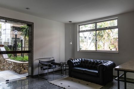 Apartamento para alugar com 300m², 4 quartos e 2 vagas Apartamento para alugar com 300m², 4 quartos e 2 vagasHall de entrada