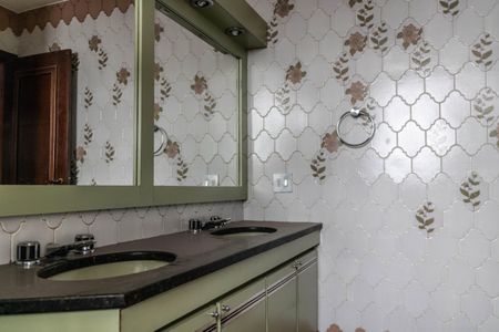 Apartamento para alugar com 300m², 4 quartos e 2 vagas Apartamento para alugar com 300m², 4 quartos e 2 vagasBanheiro da Suíte