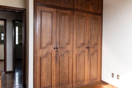 Apartamento para alugar com 300m², 4 quartos e 2 vagas Apartamento para alugar com 300m², 4 quartos e 2 vagasQuarto 2