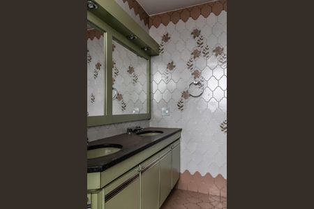 Apartamento para alugar com 300m², 4 quartos e 2 vagas Apartamento para alugar com 300m², 4 quartos e 2 vagasBanheiro da Suíte