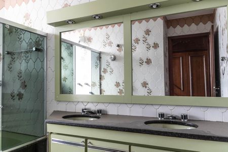 Apartamento para alugar com 300m², 4 quartos e 2 vagas Apartamento para alugar com 300m², 4 quartos e 2 vagasBanheiro da Suíte