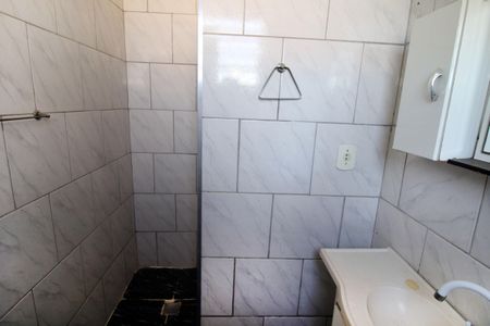 Banheiro de apartamento à venda com 1 quarto, 36m² em Olaria, Rio de Janeiro