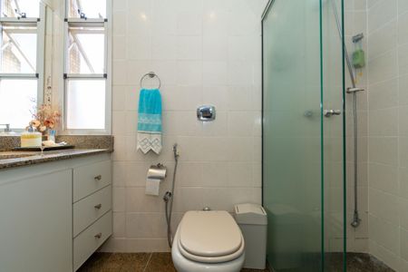 Apartamento à venda com 161m², 3 quartos e 3 vagas Apartamento à venda com 161m², 3 quartos e 3 vagasBanheiro 2