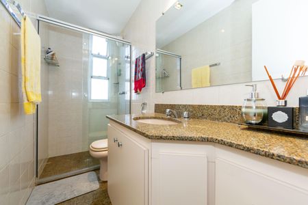 Apartamento à venda com 161m², 3 quartos e 3 vagas Apartamento à venda com 161m², 3 quartos e 3 vagasBanheiro 1