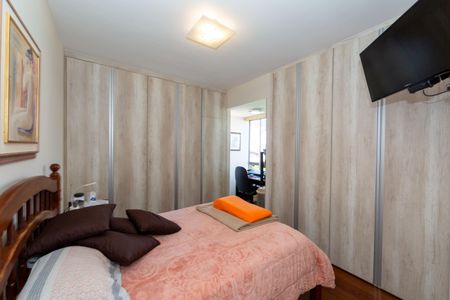 Apartamento à venda com 161m², 3 quartos e 3 vagas Apartamento à venda com 161m², 3 quartos e 3 vagasQuarto 3