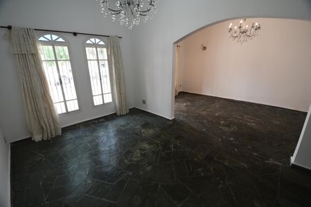 Casa à venda com 157m², 4 quartos e 2 vagasSala