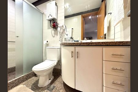 Apartamento para alugar com 110m², 2 quartos e 1 vaga Apartamento para alugar com 110m², 2 quartos e 1 vagaBanheiro social 1