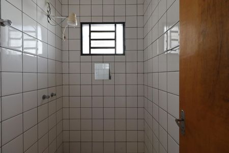 Banheiro Social de casa para alugar com 1 quarto, 40m² em Vila Tiberio, Ribeirão Preto