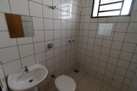 Banheiro Social de casa para alugar com 1 quarto, 40m² em Vila Tiberio, Ribeirão Preto