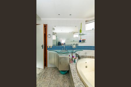 Apartamento à venda com 149m², 4 quartos e 3 vagas Apartamento à venda com 149m², 4 quartos e 3 vagasBanheiro da Suíte 1