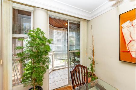 Apartamento à venda com 149m², 4 quartos e 3 vagas Apartamento à venda com 149m², 4 quartos e 3 vagasVaranda