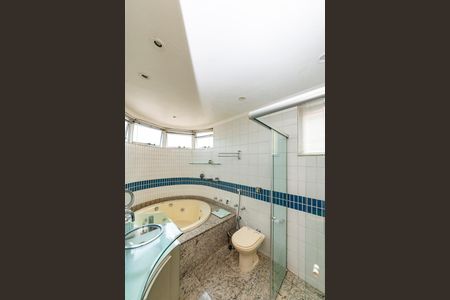 Apartamento à venda com 149m², 4 quartos e 3 vagas Apartamento à venda com 149m², 4 quartos e 3 vagasBanheiro da Suíte 1