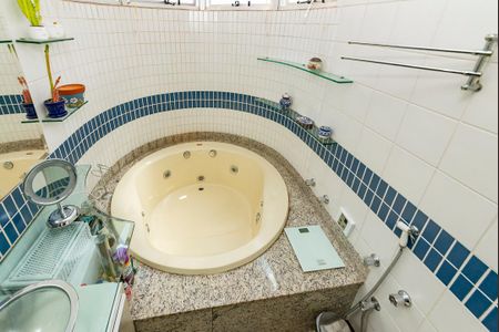 Apartamento à venda com 149m², 4 quartos e 3 vagas Apartamento à venda com 149m², 4 quartos e 3 vagasBanheiro da Suíte 1