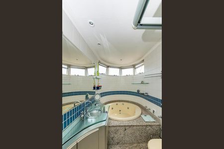 Apartamento à venda com 149m², 4 quartos e 3 vagas Apartamento à venda com 149m², 4 quartos e 3 vagasBanheiro da Suíte 1