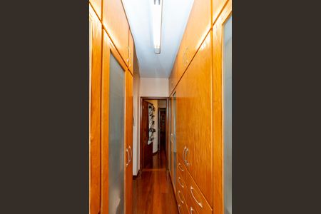 Apartamento à venda com 149m², 4 quartos e 3 vagas Apartamento à venda com 149m², 4 quartos e 3 vagasCloset Suíte 1