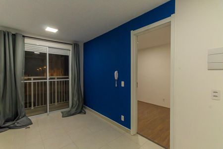 Sala/Cozinha e Área de Serviço de apartamento para alugar com 1 quarto, 27m² em Penha de França, São Paulo