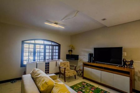 Casa à venda com 3 quartos, 210m² em Vila Scarpelli, Santo André