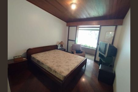 Casa à venda com 3 quartos, 560m² em Campestre, Santo André