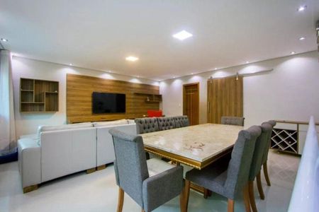 Casa à venda com 3 quartos, 212m² em Vila Assunção, Santo André