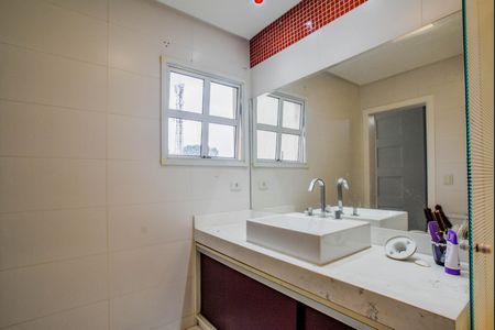 Casa à venda com 409m², 6 quartos e 6 vagas Casa à venda com 409m², 6 quartos e 6 vagasBanheiro da Suíte 4