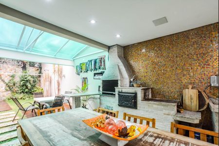 Casa à venda com 409m², 6 quartos e 6 vagas Casa à venda com 409m², 6 quartos e 6 vagasÁrea gourmet