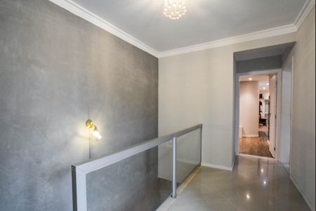 Casa à venda com 409m², 6 quartos e 6 vagas Casa à venda com 409m², 6 quartos e 6 vagasEscada