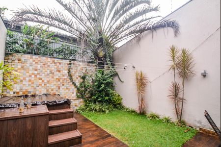 Casa à venda com 409m², 6 quartos e 6 vagas Casa à venda com 409m², 6 quartos e 6 vagasQuintal