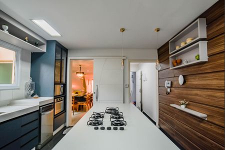 Casa à venda com 409m², 6 quartos e 6 vagas Casa à venda com 409m², 6 quartos e 6 vagasCozinha