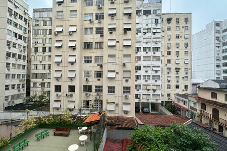 Quarto 01 - Vista de apartamento para alugar com 2 quartos, 60m² em Copacabana, Rio de Janeiro