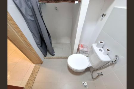 Banheiro de kitnet/studio para alugar com 1 quarto, 24m² em Centro, Rio de Janeiro