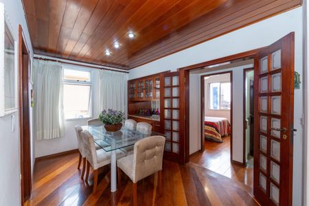 Apartamento à venda com 160m², 2 quartos e 2 vagasSala