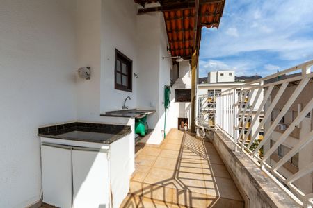 Apartamento à venda com 160m², 2 quartos e 2 vagasCobertura