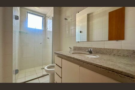 Banheiro de apartamento à venda com 1 quarto, 51m² em Funcionários, Belo Horizonte