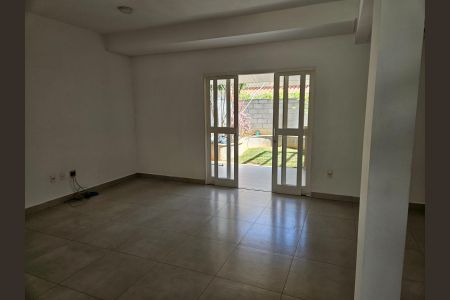 Casa de condomínio à venda com 110m², 3 quartos e 2 vagas Casa de condomínio à venda com 110m², 3 quartos e 2 vagasSala