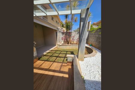 Casa de condomínio à venda com 110m², 3 quartos e 2 vagas Casa de condomínio à venda com 110m², 3 quartos e 2 vagasÁrea Externa