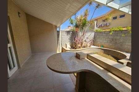 Casa de condomínio à venda com 110m², 3 quartos e 2 vagas Casa de condomínio à venda com 110m², 3 quartos e 2 vagasEspaço Gourmet