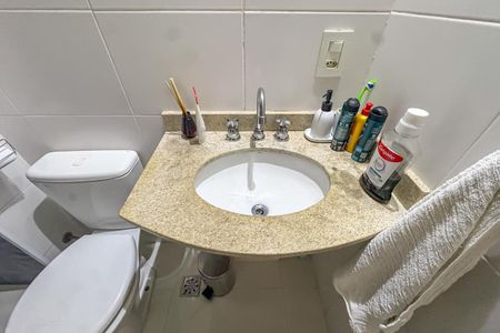 Apartamento à venda com 74m², 2 quartos e 1 vaga Apartamento à venda com 74m², 2 quartos e 1 vagaBanheiro Social