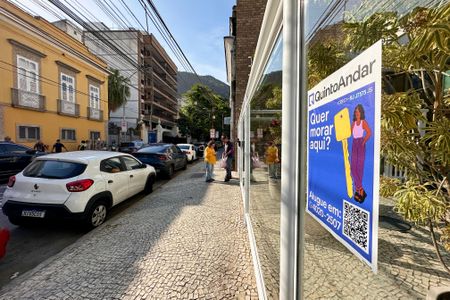 Apartamento à venda com 184m², 3 quartos e 2 vagas Apartamento à venda com 184m², 3 quartos e 2 vagasPlaquinha
