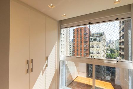 Apartamento à venda com 162m², 3 quartos e 4 vagas Apartamento à venda com 162m², 3 quartos e 4 vagasQuarto 2