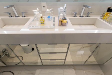 Apartamento à venda com 162m², 3 quartos e 4 vagas Apartamento à venda com 162m², 3 quartos e 4 vagasBanheiro da Suíte