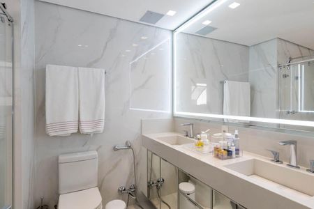 Apartamento à venda com 162m², 3 quartos e 4 vagas Apartamento à venda com 162m², 3 quartos e 4 vagasBanheiro da Suíte