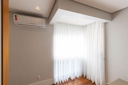 Apartamento à venda com 162m², 3 quartos e 4 vagas Apartamento à venda com 162m², 3 quartos e 4 vagasSuíte