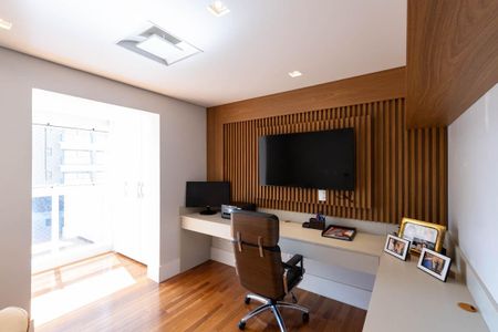 Apartamento à venda com 162m², 3 quartos e 4 vagas Apartamento à venda com 162m², 3 quartos e 4 vagasQuarto 2